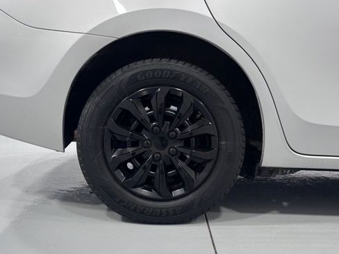 Used 2015 Toyota Corolla L FWD image 32