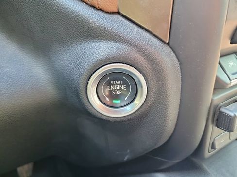 Used 2019 Chevrolet Silverado 1500 High Country w/ Technology Package AWD/4WD image 29