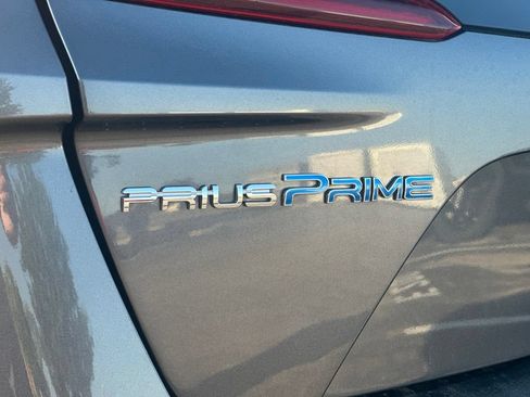Used 2021 Toyota Prius Prime Limited w/ Carpet Mat Package (TMS) FWD image 4