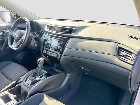 Used 2017 Nissan Rogue SV FWD image 34