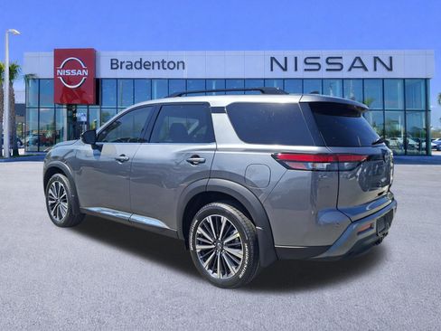 New 2026 Nissan Pathfinder Platinum image 4