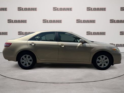 Used 2011 Toyota Camry LE FWD image 6