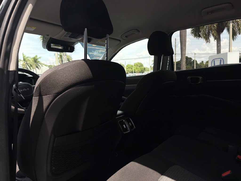 Used 2023 Kia Sorento LX FWD image 23