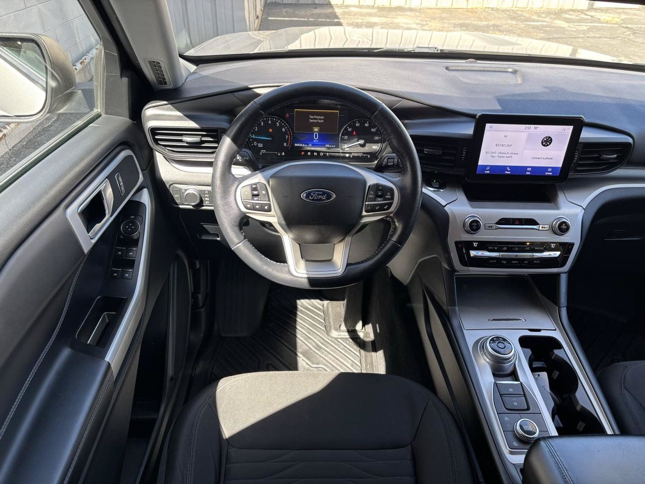 Used 2021 Ford Explorer XLT AWD/4WD image 3