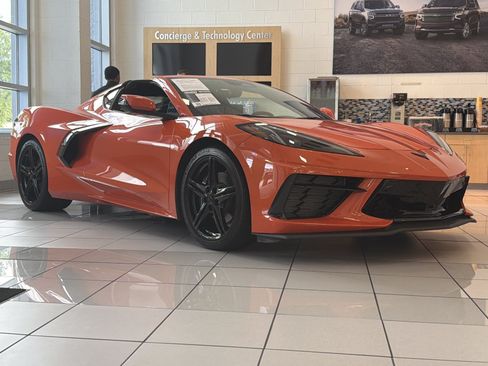 Used 2026 Chevrolet Corvette Stingray Preferred Cpe w/ 2LT RWD image 2