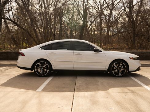 Used 2023 Honda Accord Sport image 10