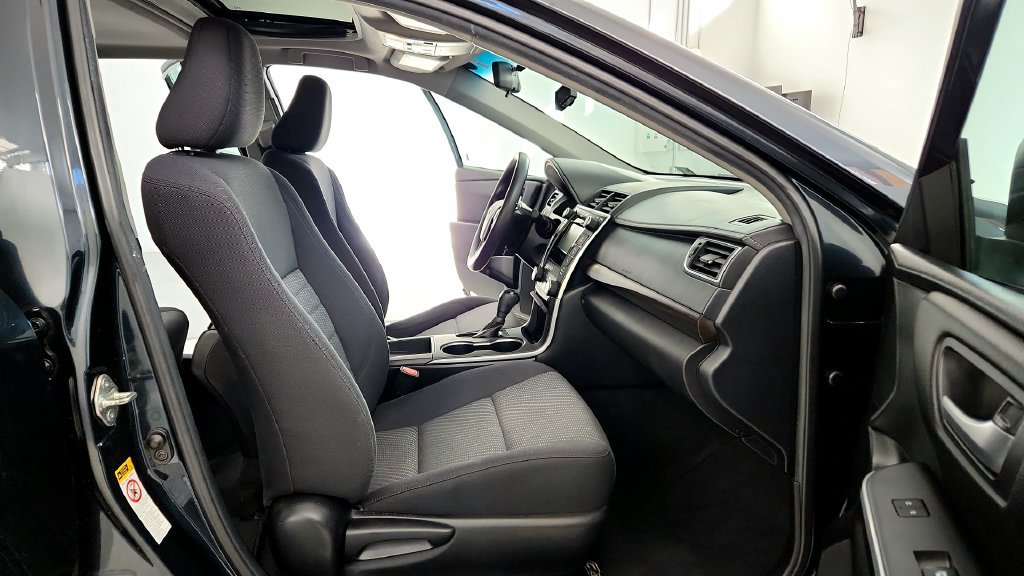 Used 2015 Toyota Camry LE w/ Moonroof Package FWD image 16