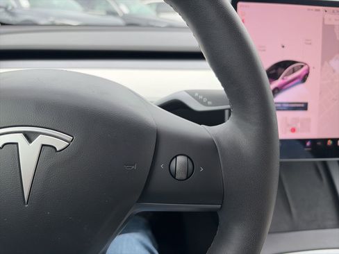 Used 2021 Tesla Model 3 Standard Range Plus image 12