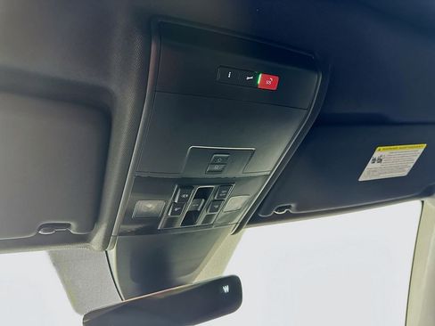 Used 2022 Volkswagen Atlas Cross Sport SEL R-Line image 32