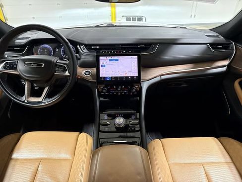Used 2023 Jeep Grand Cherokee Summit AWD/4WD image 10