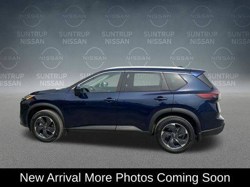 Used 2025 Nissan Rogue SV w/ SV Premium Package FWD image 3