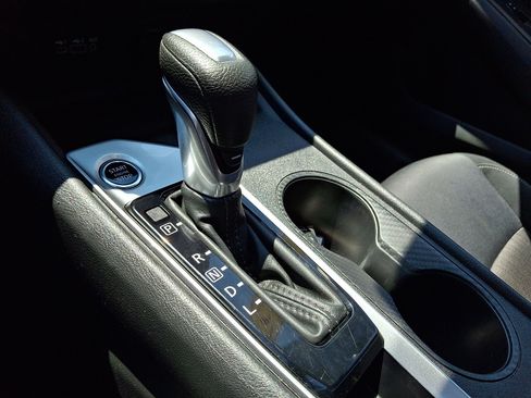 Used 2025 Nissan Altima 2.5 SV FWD image 16