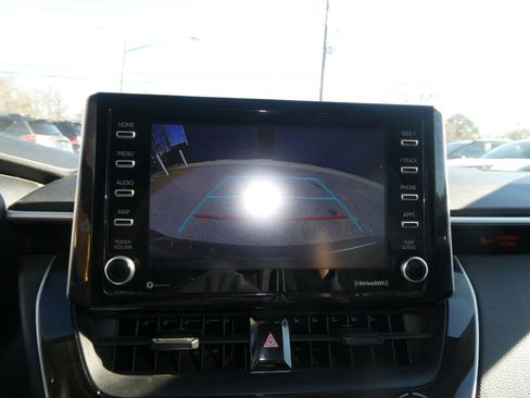 Used 2021 Toyota Corolla LE image 19