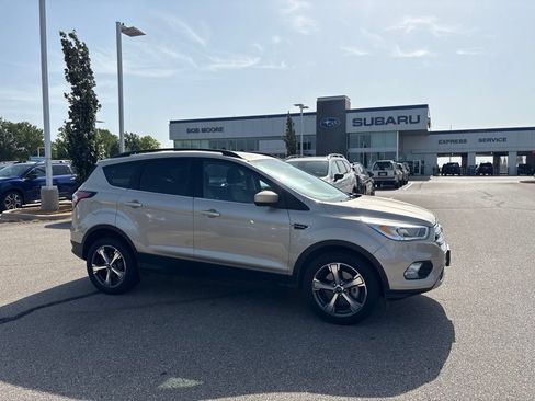 Used 2017 Ford Escape SE w/ Equipment Group 201A AWD/4WD image 1