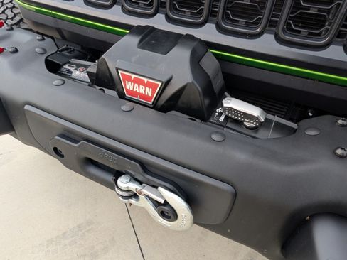 Used 2025 Jeep Wrangler Unlimited Rubicon AWD/4WD image 16