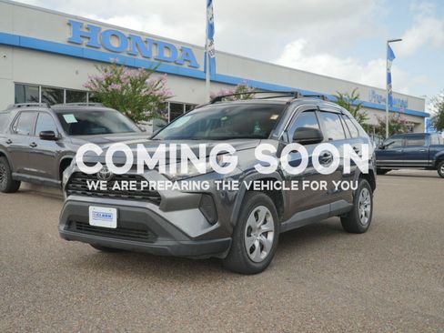 Used 2021 Toyota RAV4 LE FWD image 1