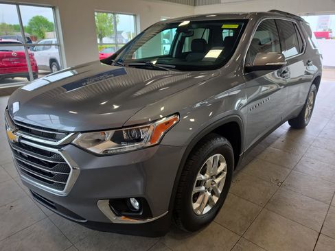Used 2021 Chevrolet Traverse LT FWD image 1