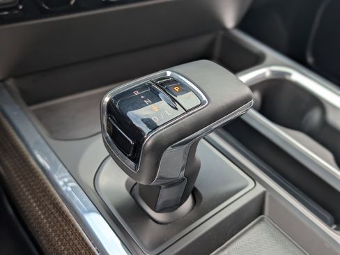 Used 2023 Chevrolet Silverado 1500 LT AWD/4WD image 32