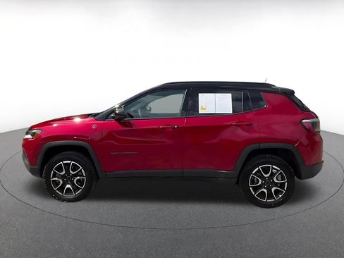 Used 2025 Jeep Compass Trailhawk AWD/4WD image 9