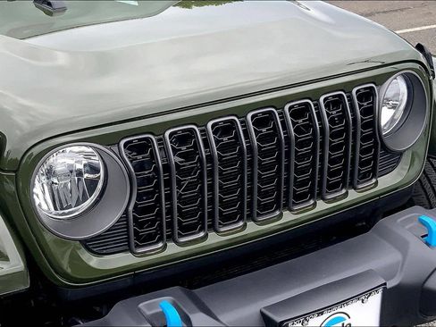 Used 2024 Jeep Wrangler Unlimited w/ Convenience Group AWD/4WD image 28