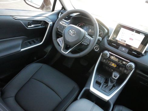 Certified 2025 Toyota RAV4 XLE Premium image 9