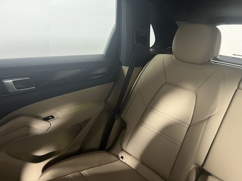 Certified 2023 Porsche Cayenne AWD/4WD image 15