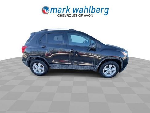 Certified 2022 Chevrolet Trax LT w/ LT Convenience Package image 9