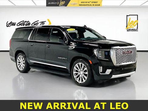 Used 2024 GMC Yukon XL Denali w/ Advanced Technology Package image 3