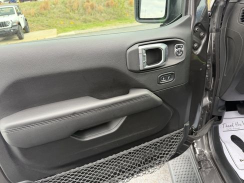 Used 2021 Jeep Wrangler Unlimited Sahara image 23