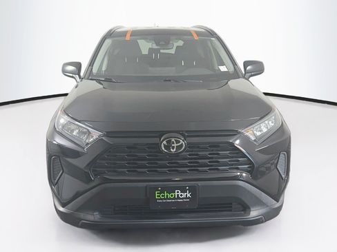 Used 2021 Toyota RAV4 LE FWD image 2