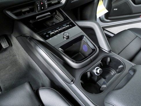 New 2026 Porsche Cayenne image 19