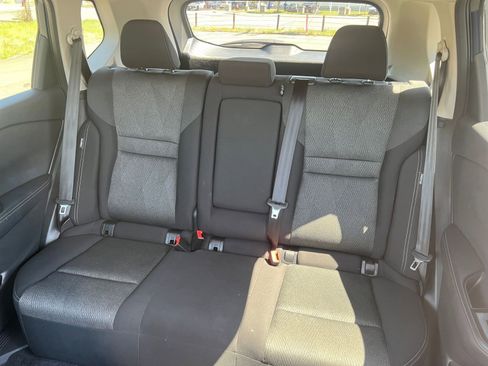 Used 2025 Nissan Rogue SV FWD image 40