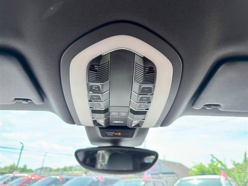 Used 2018 Porsche Macan AWD/4WD image 19