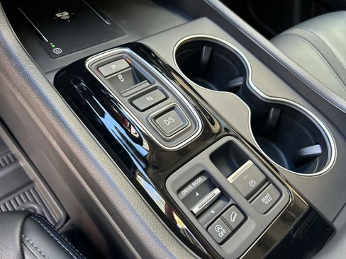 Certified 2025 Honda Pilot Touring image 15