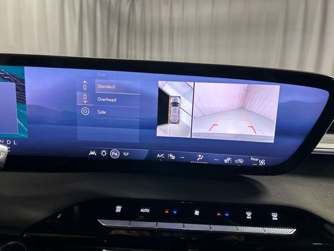 Used 2025 Buick Enclave Preferred image 18