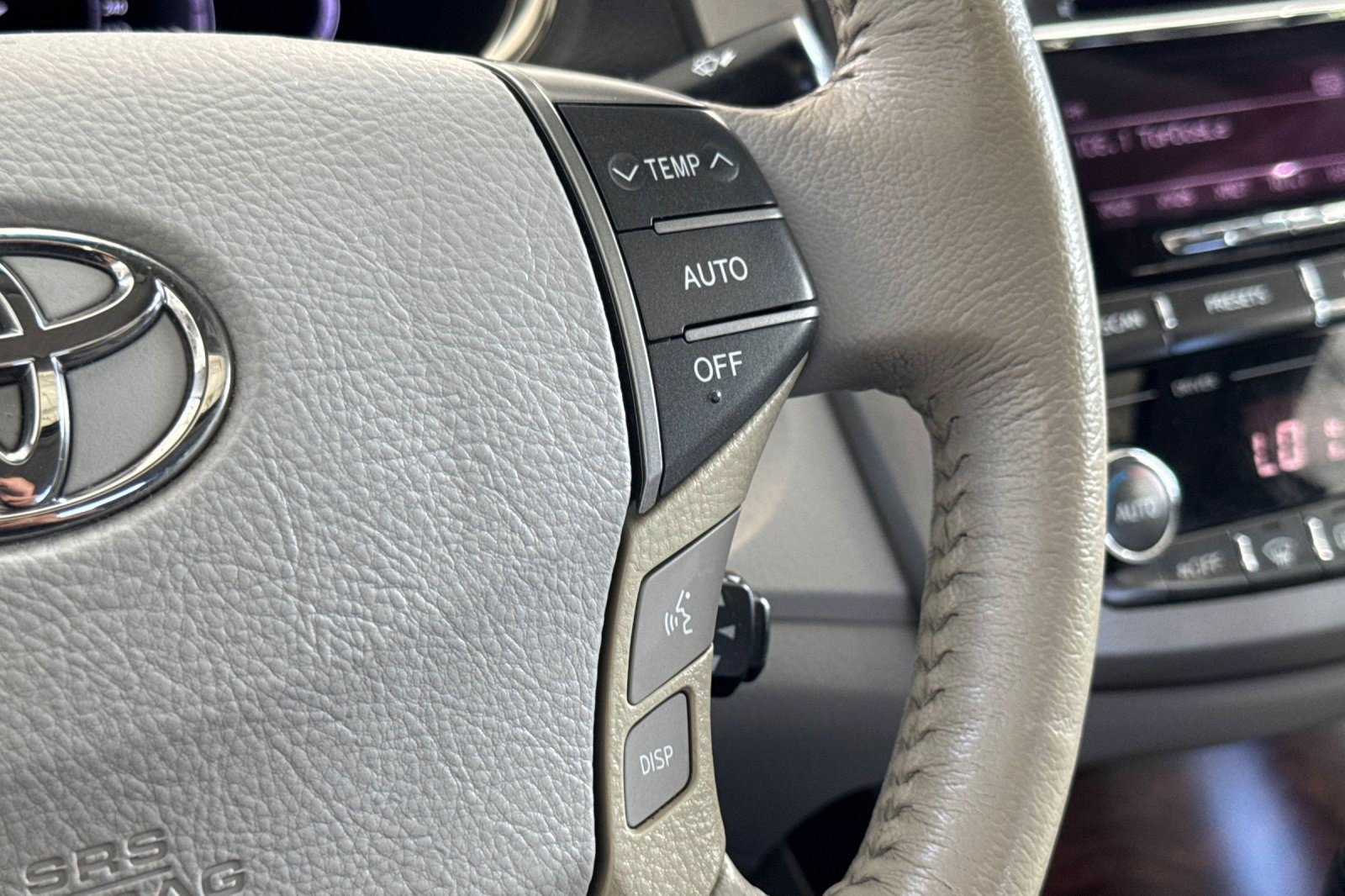 Used 2012 Toyota Avalon FWD image 29