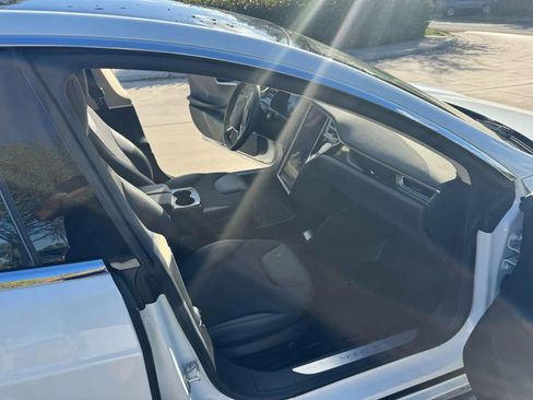 Used 2015 Tesla Model S 70D image 23