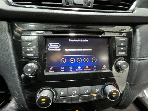 Used 2019 Nissan Rogue S image 28