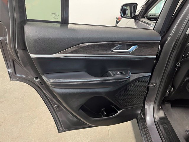 Used 2023 Jeep Grand Cherokee Limited AWD/4WD image 20