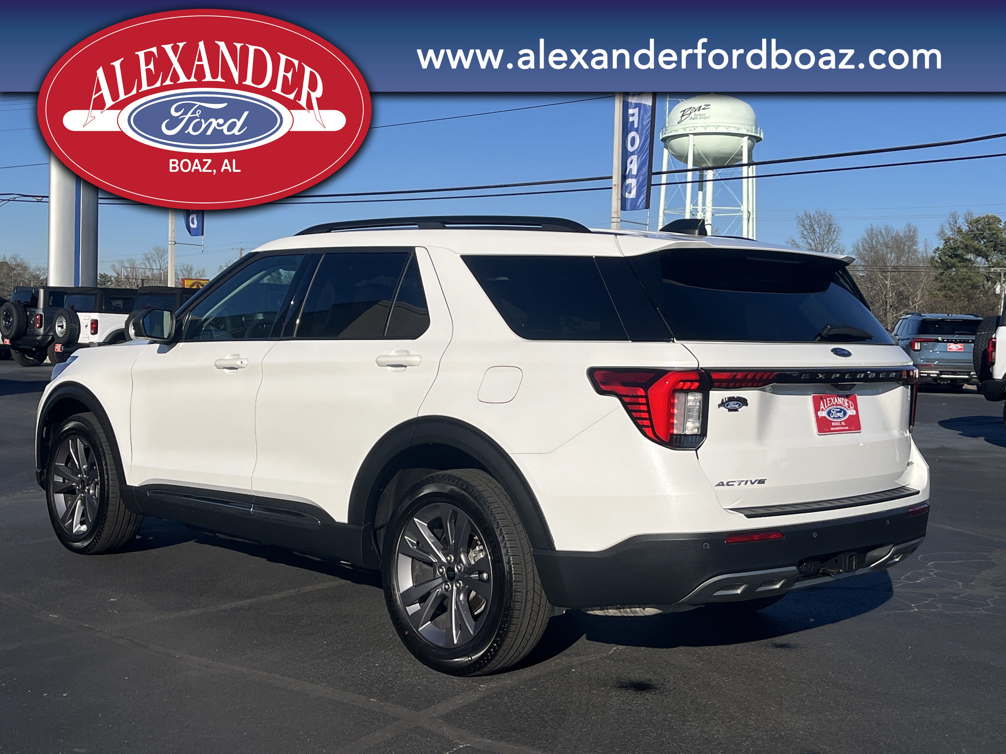 Used 2025 Ford Explorer Active w/ Active Comfort Package AWD/4WD image 2