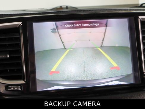 Used 2023 Chrysler Pacifica Touring-L FWD image 18