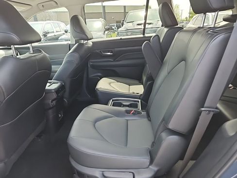 Used 2025 Toyota Grand Highlander AWD image 15