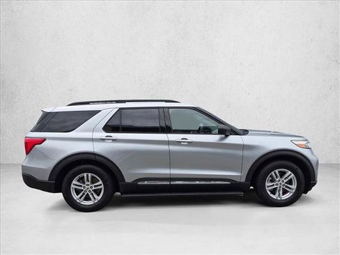 Used 2020 Ford Explorer XLT RWD image 4