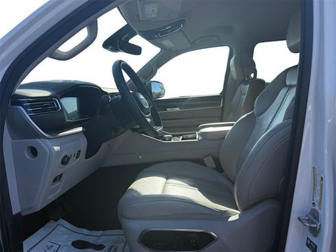 Used 2024 Jeep Wagoneer Series II w/ Flexible Seating Group image 9