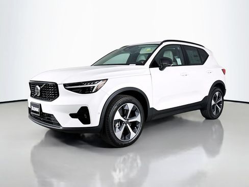 Certified 2026 Volvo XC40 B5 Plus w/ Protection Package Premier AWD/4WD image 3