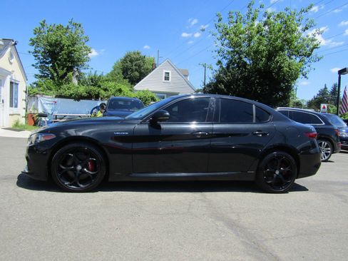 Used 2018 Alfa Romeo Giulia Ti Sport w/ Quick Order Package 22S Sport AWD/4WD image 4