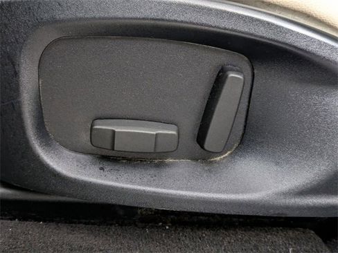 Used 2017 Jaguar F-PACE Premium image 11