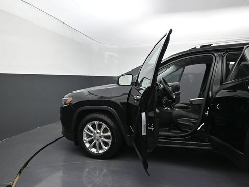 Used 2019 Jeep Cherokee Latitude w/ Popular Appearance Group FWD image 13
