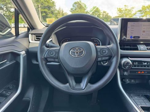 Used 2025 Toyota RAV4 XLE AWD/4WD image 22