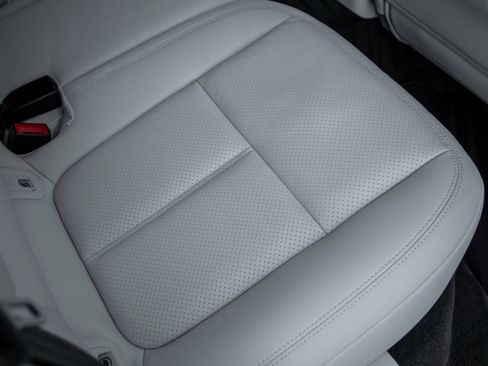 New 2026 Porsche Macan image 39